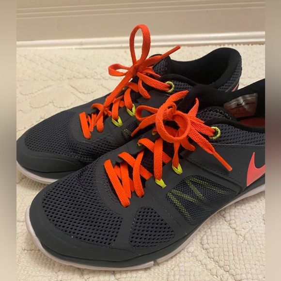 •SOLD• Nike Training/Running Shoes - Picture 4 of 7